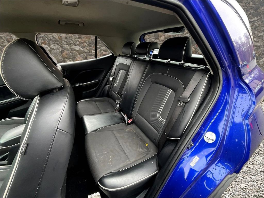 Used 2023 Hyundai Venue Limited w/ Cargo Package image 23