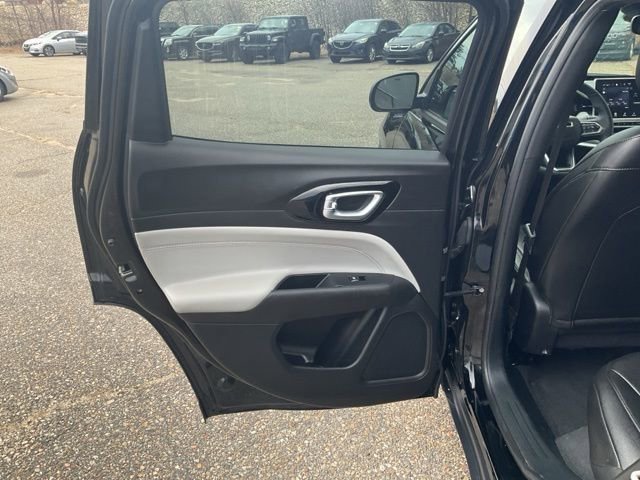 Used 2025 Jeep Compass Limited image 16