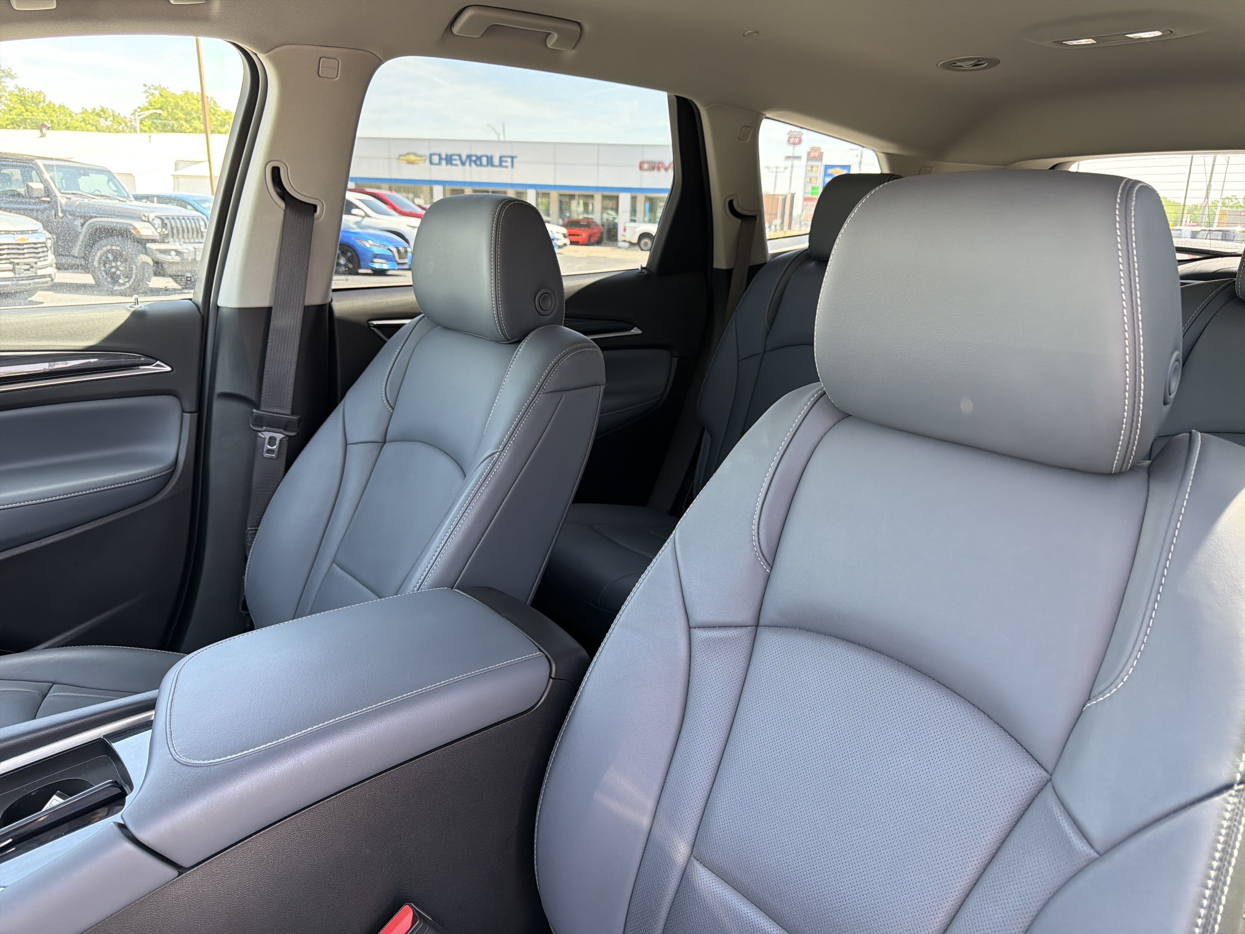 Used 2019 Buick Enclave Essence FWD image 5