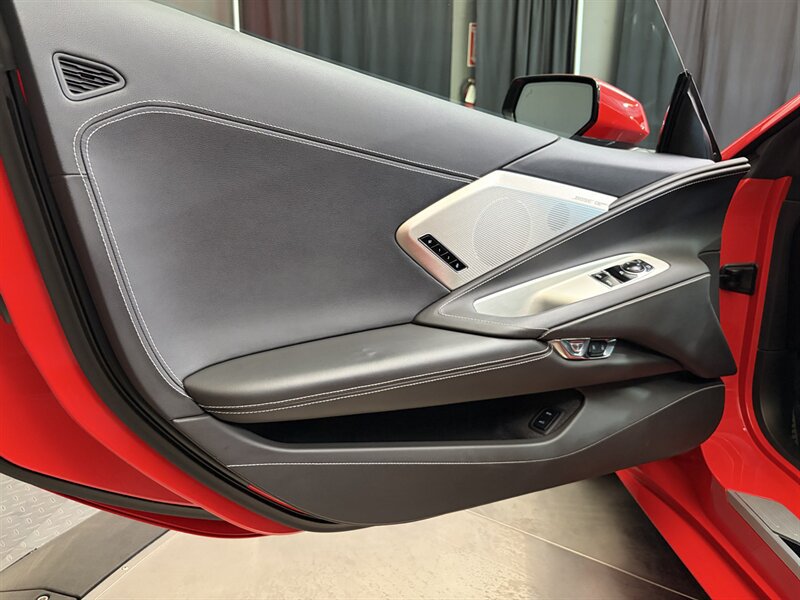 Used 2022 Chevrolet Corvette Stingray Coupe w/ Z51 2LT w/ Z51 Performance Package RWD image 13