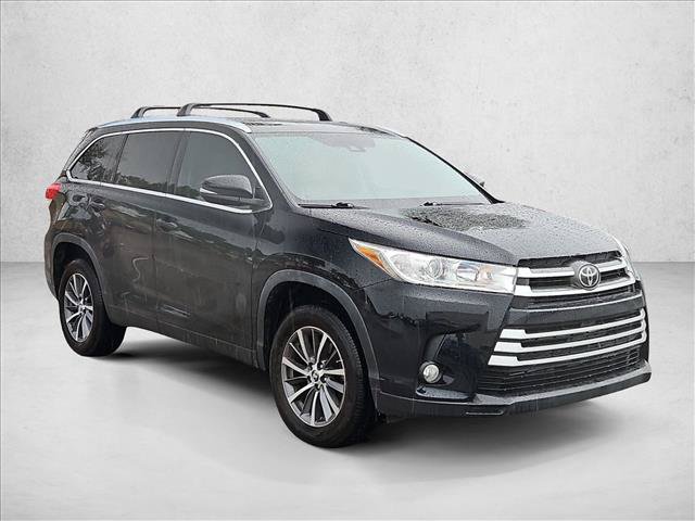 Used 2019 Toyota Highlander XLE FWD image 3