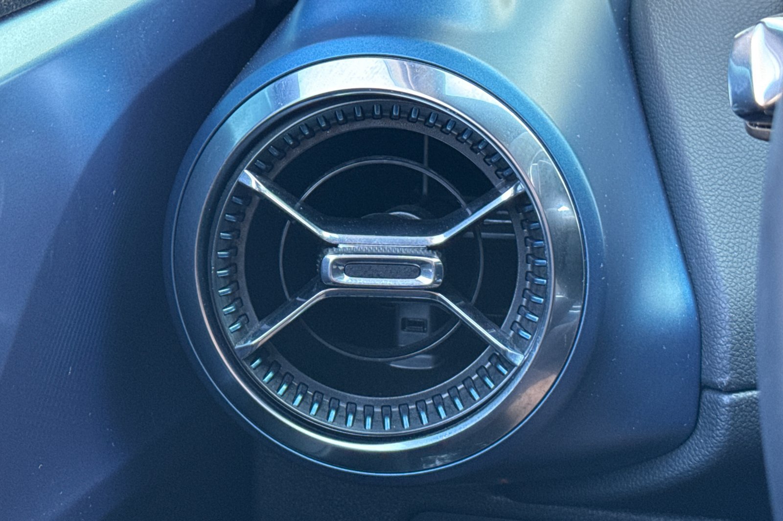 Used 2024 Chevrolet Equinox EV LT FWD image 26