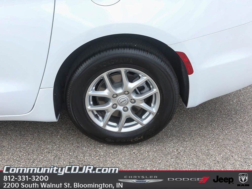 New 2026 Chrysler Voyager LX FWD image 4