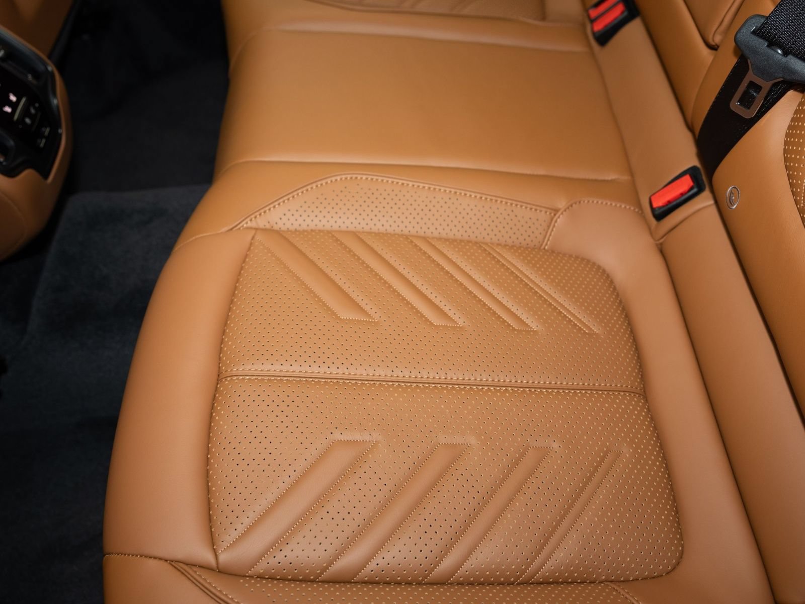 New 2026 Aston Martin DBX S AWD/4WD image 25