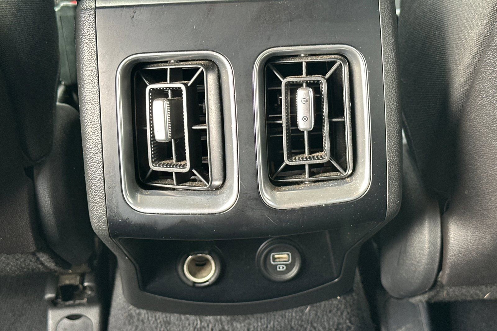 Used 2022 Kia Sorento LX image 14