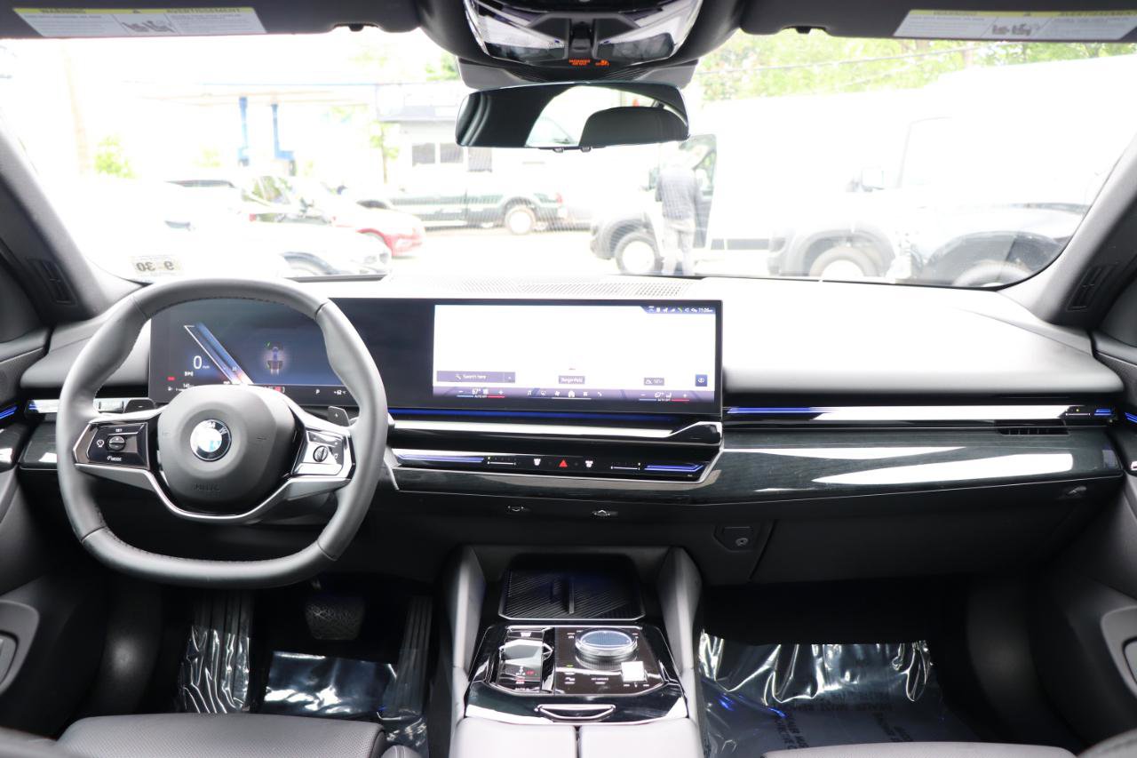 Used 2026 BMW 530i xDrive AWD/4WD image 16