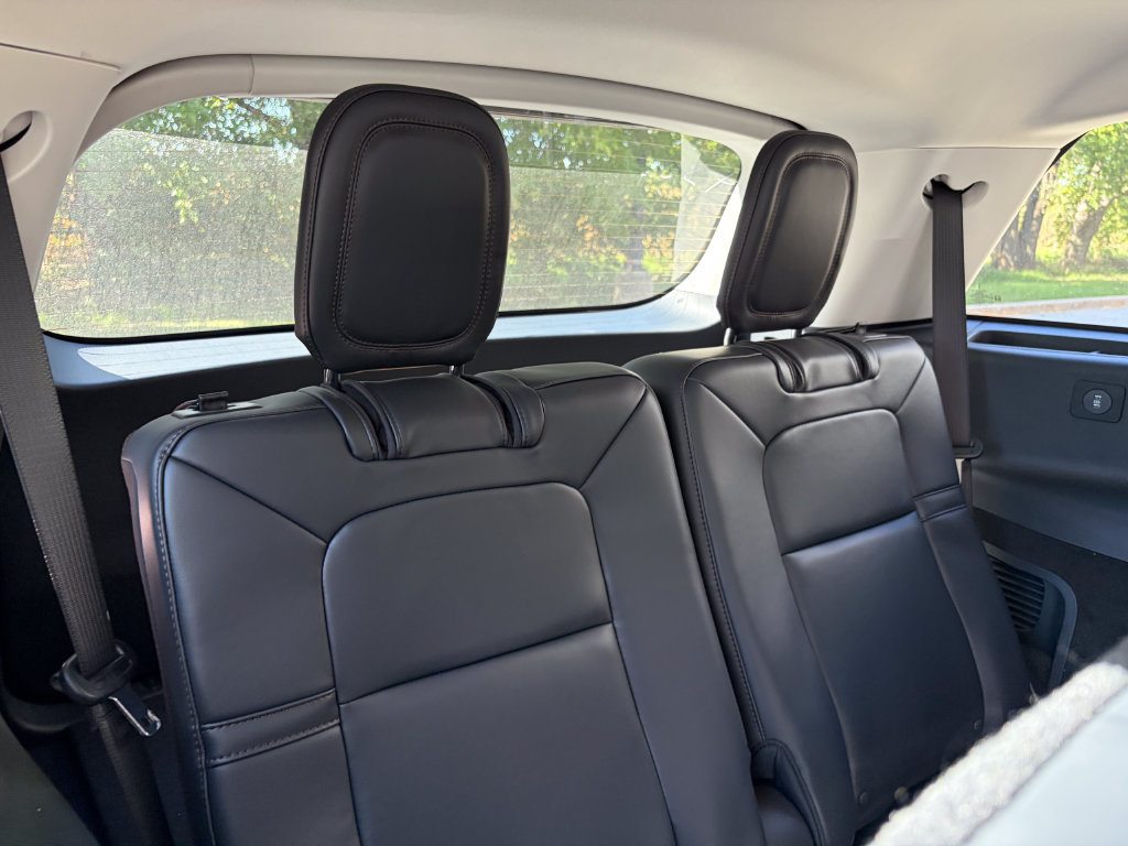 New 2027 Lincoln Aviator AWD w/ Jet Appearance Package image 26