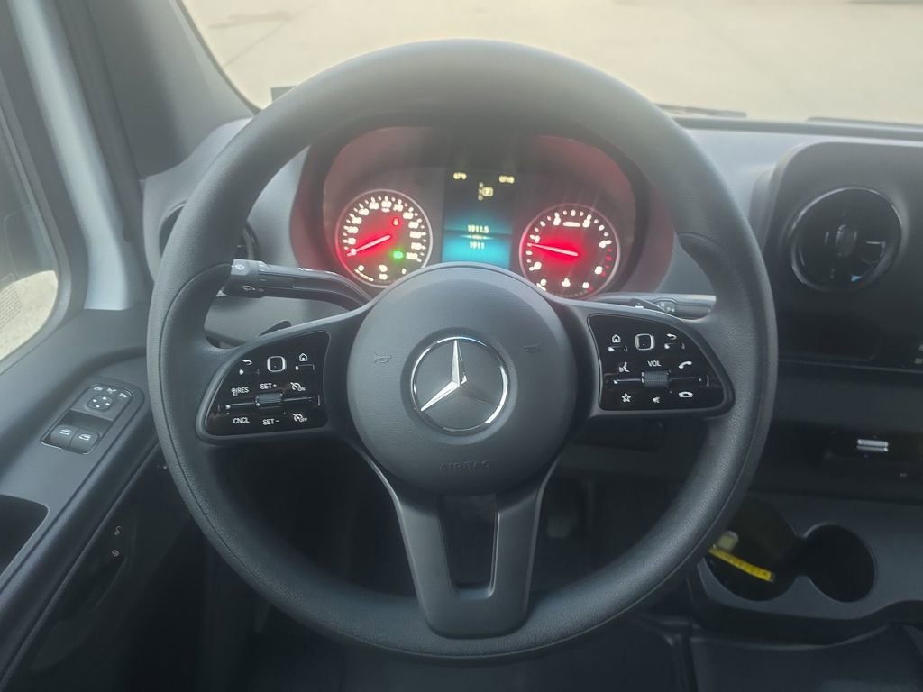 Used 2024 Mercedes-Benz Sprinter 2500 image 14