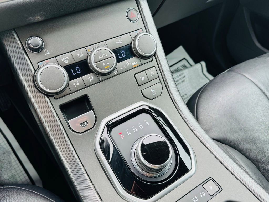 Used 2019 Land Rover Range Rover Evoque SE Premium image 21