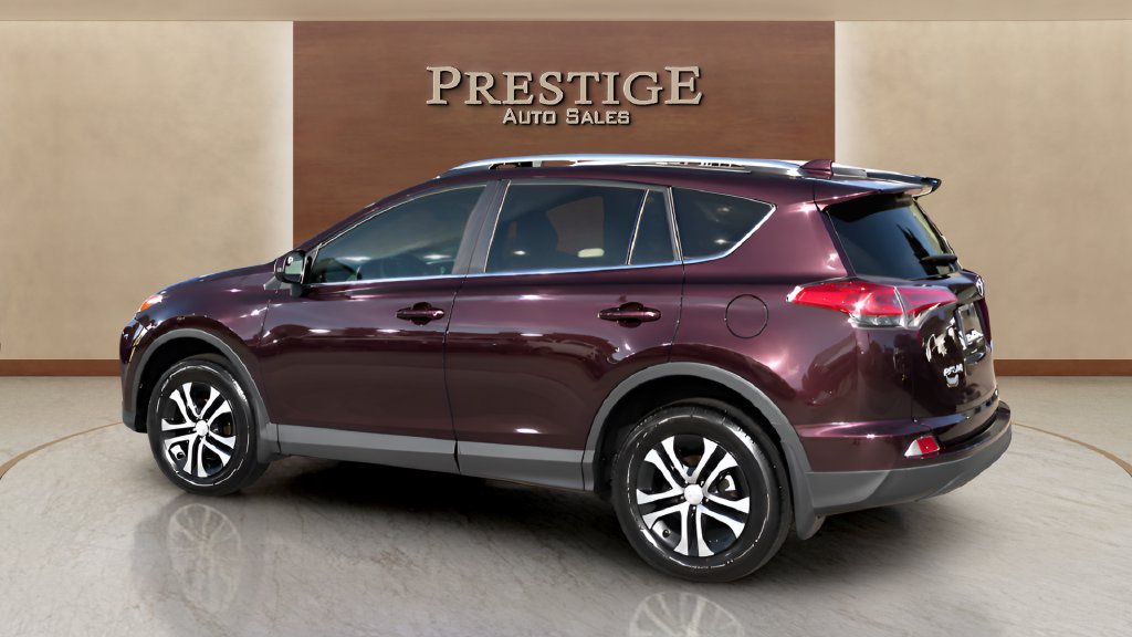 Used 2018 Toyota RAV4 LE FWD image 34