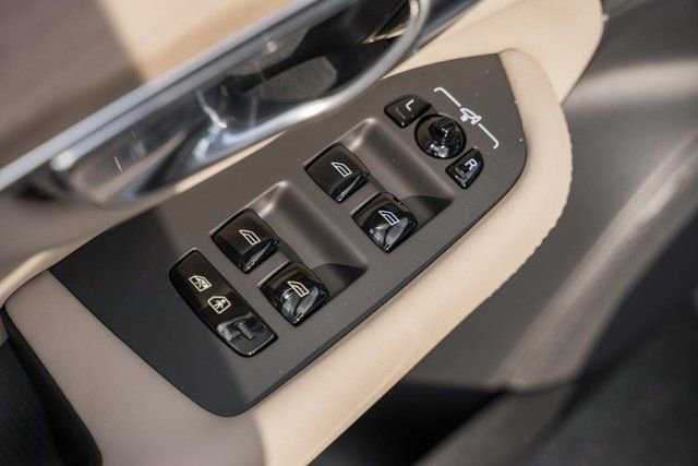 New 2026 Volvo XC90 B6 Plus w/ Protection Package Premier image 39