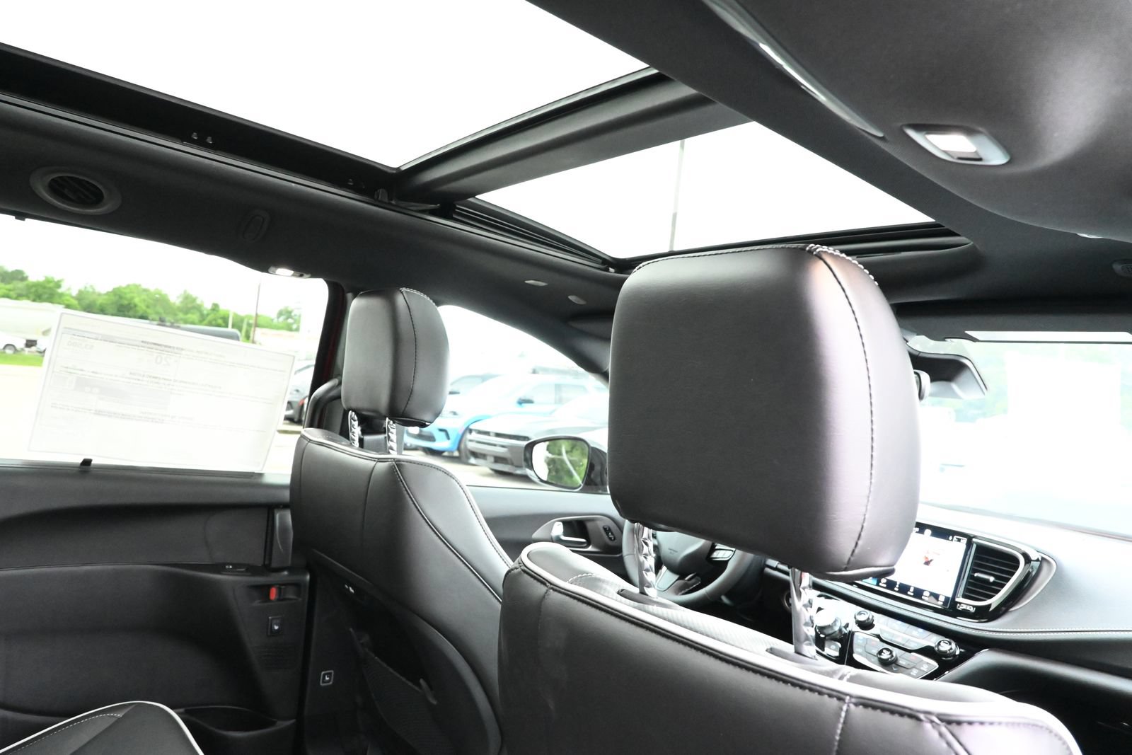 New 2027 Chrysler Pacifica Limited AWD/4WD image 37
