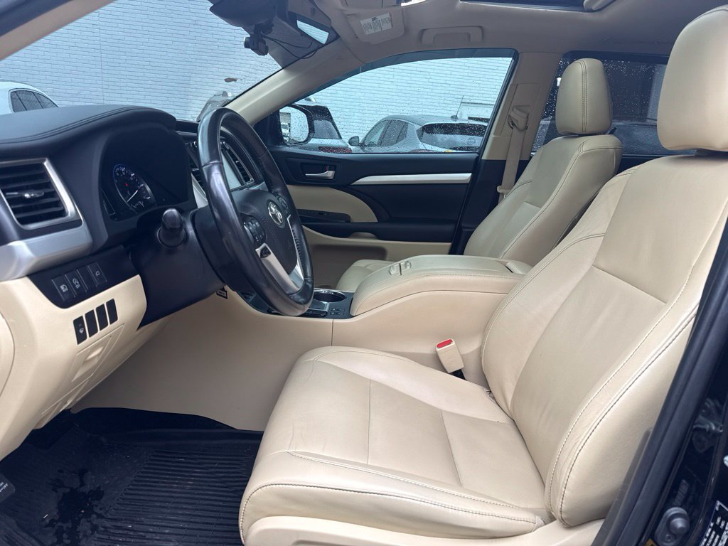 Used 2019 Toyota Highlander XLE AWD/4WD image 9