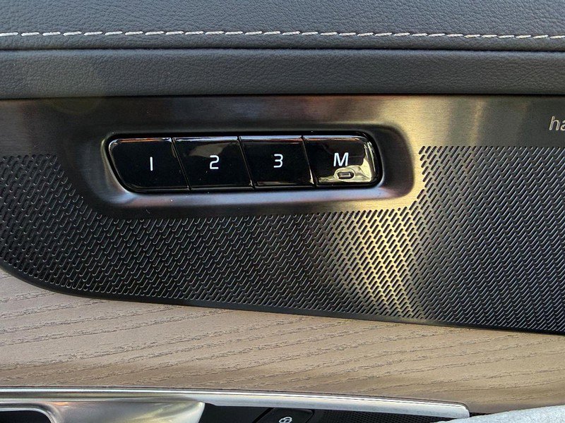 New 2026 Volvo XC90 T8 Plus w/ Protection Package Premier image 11