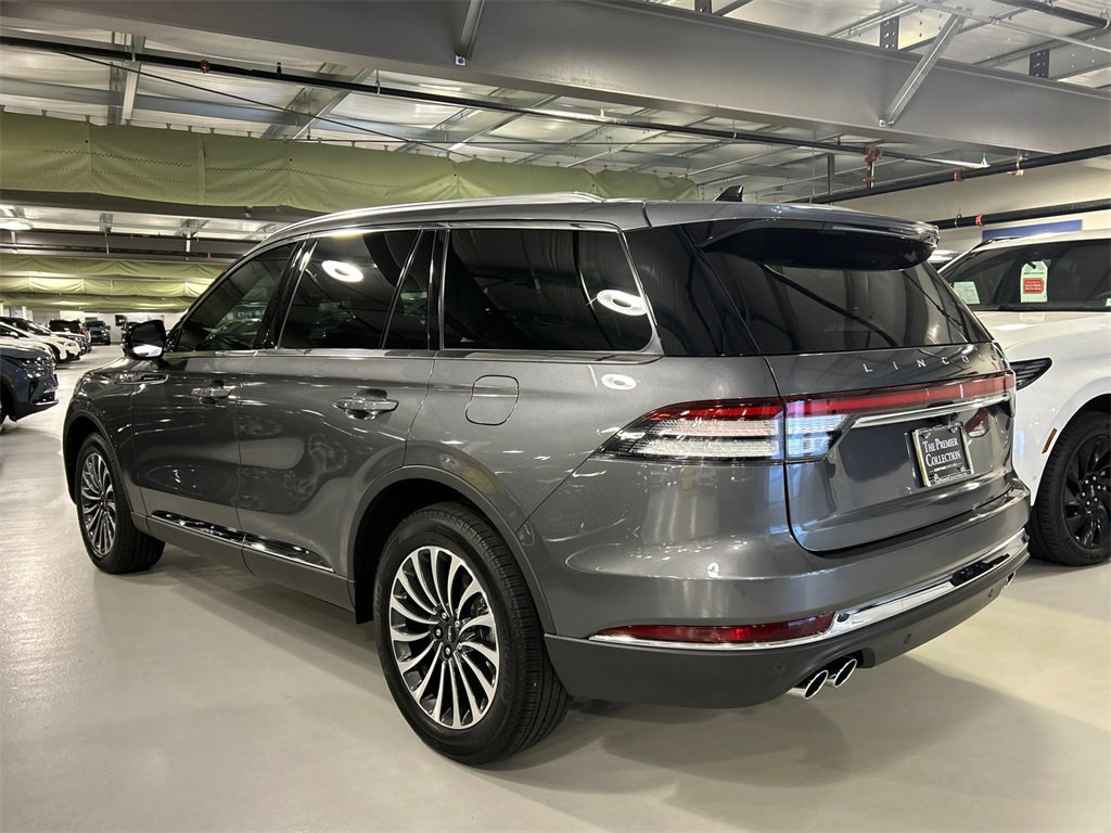 Used 2023 Lincoln Aviator AWD w/ Premium Package image 4