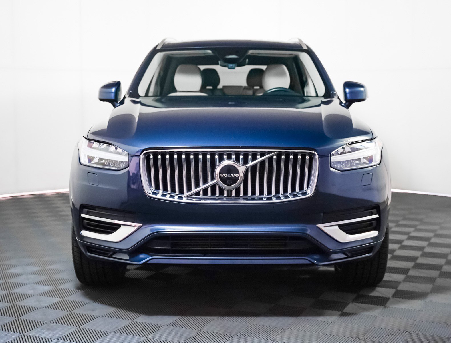 Used 2023 Volvo XC90 T8 Plus image 13