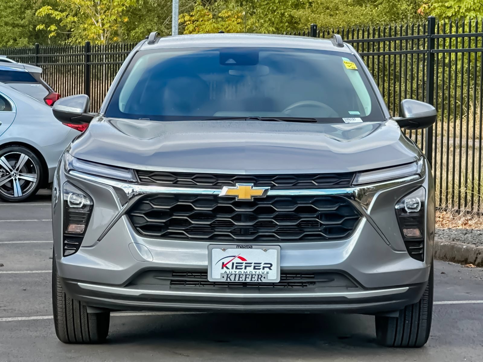 Used 2025 Chevrolet Trax LT FWD image 8
