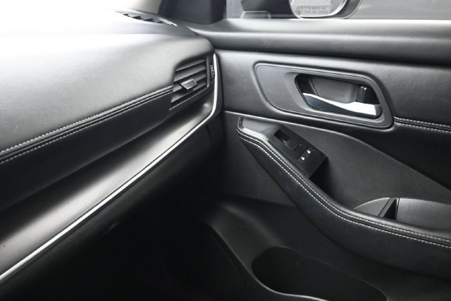 Used 2026 Nissan Rogue Dark Armor FWD image 9