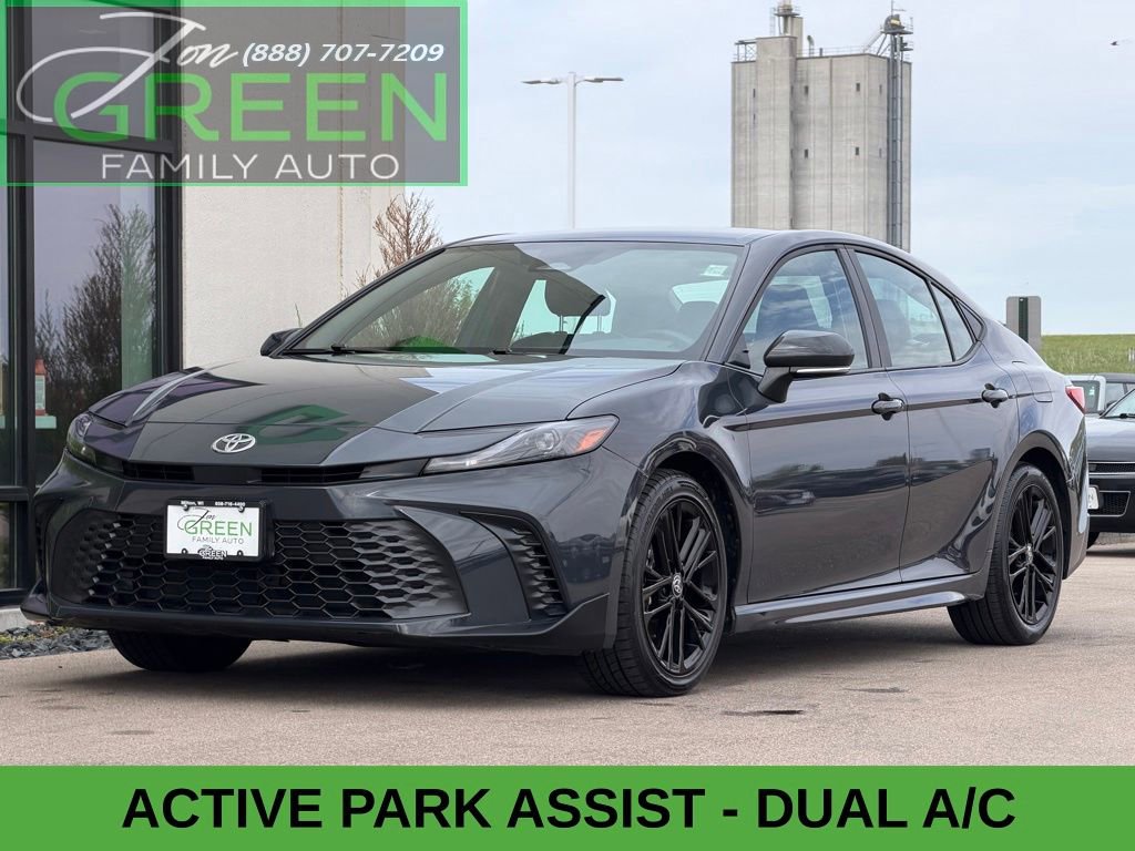 Used 2025 Toyota Camry SE FWD image 1