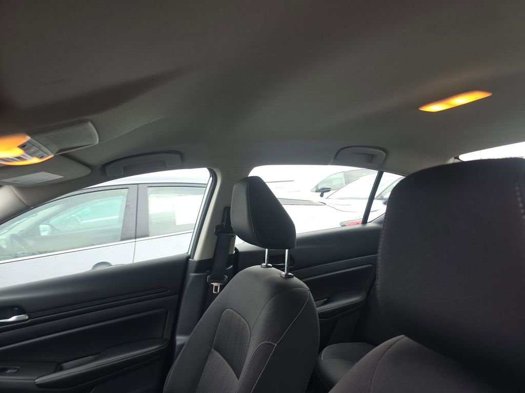 Used 2024 Nissan Altima 2.5 SV image 21