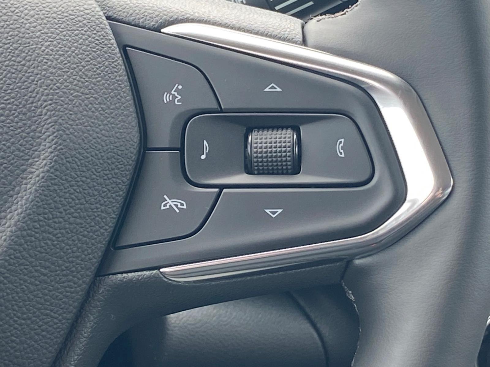 New 2026 Chevrolet Trax LT w/ Driver Confidence Package FWD image 9
