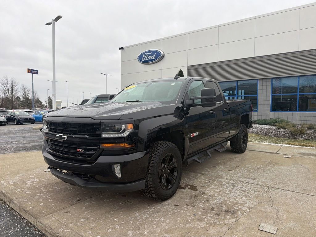 Used 2018 Chevrolet Silverado 1500 LT w/ Midnight Edition image 3