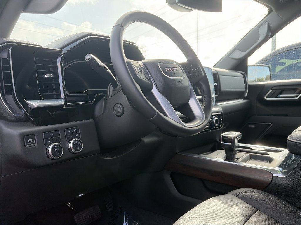 Used 2022 GMC Sierra 1500 SLT w/ SLT Convenience Package AWD/4WD image 18