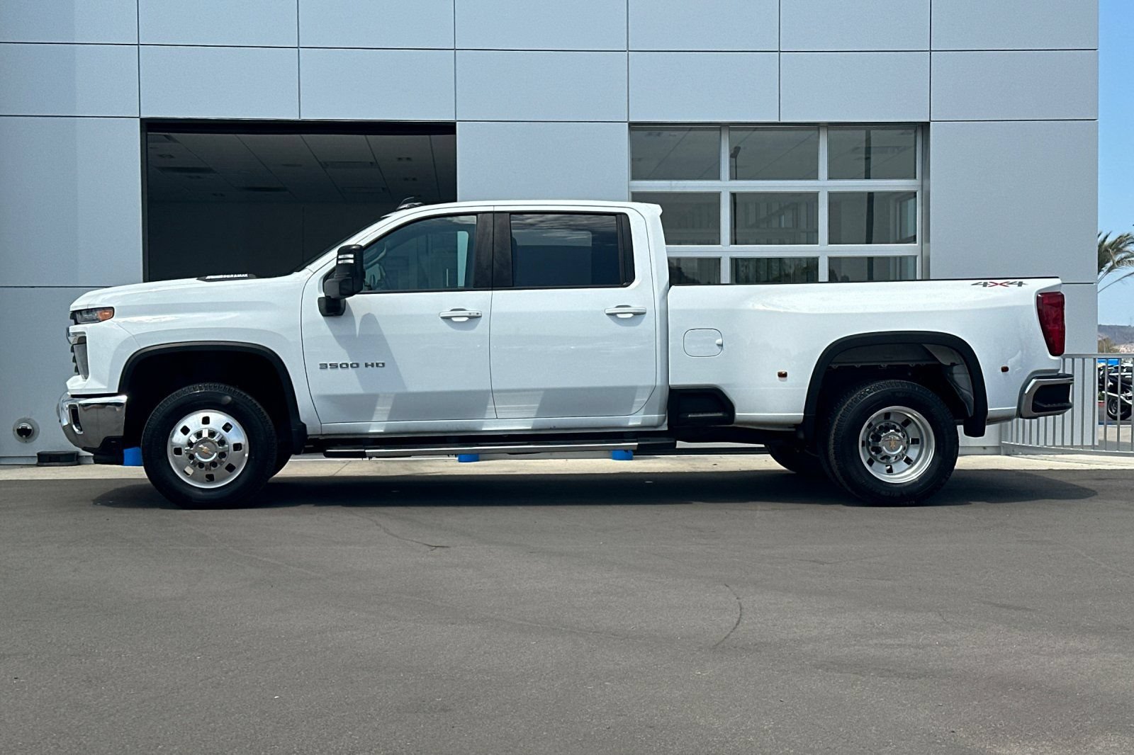 Used 2025 Chevrolet Silverado 3500 LT w/ Safety Package AWD/4WD image 7