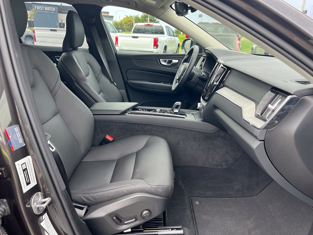 Used 2025 Volvo XC60 B5 Plus w/ Climate Package AWD/4WD image 13