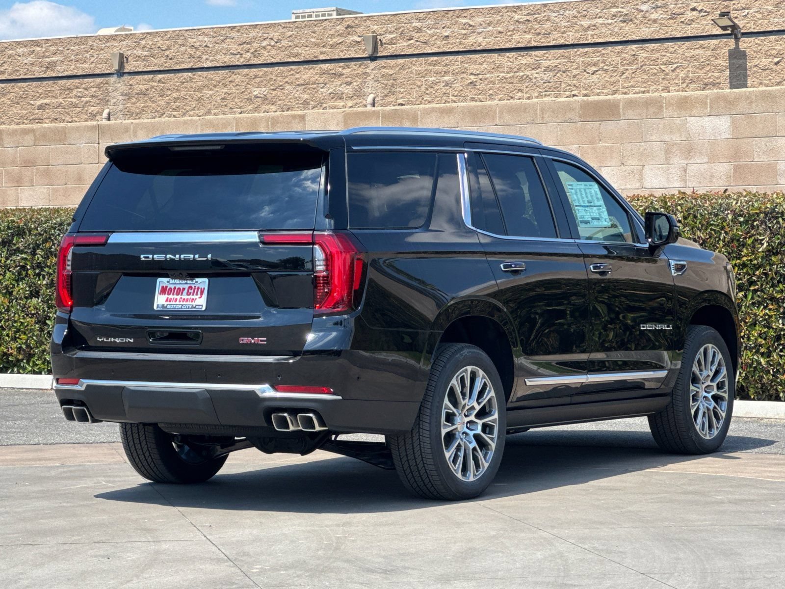 New 2026 GMC Yukon Denali w/ Denali Reserve Package AWD/4WD image 4