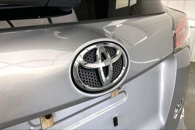 Used 2018 Toyota RAV4 XLE AWD/4WD image 32