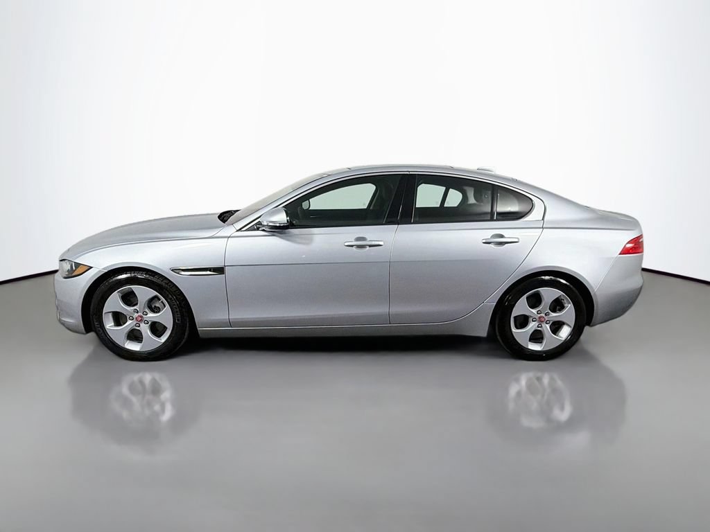 Used 2018 Jaguar XE RWD image 8
