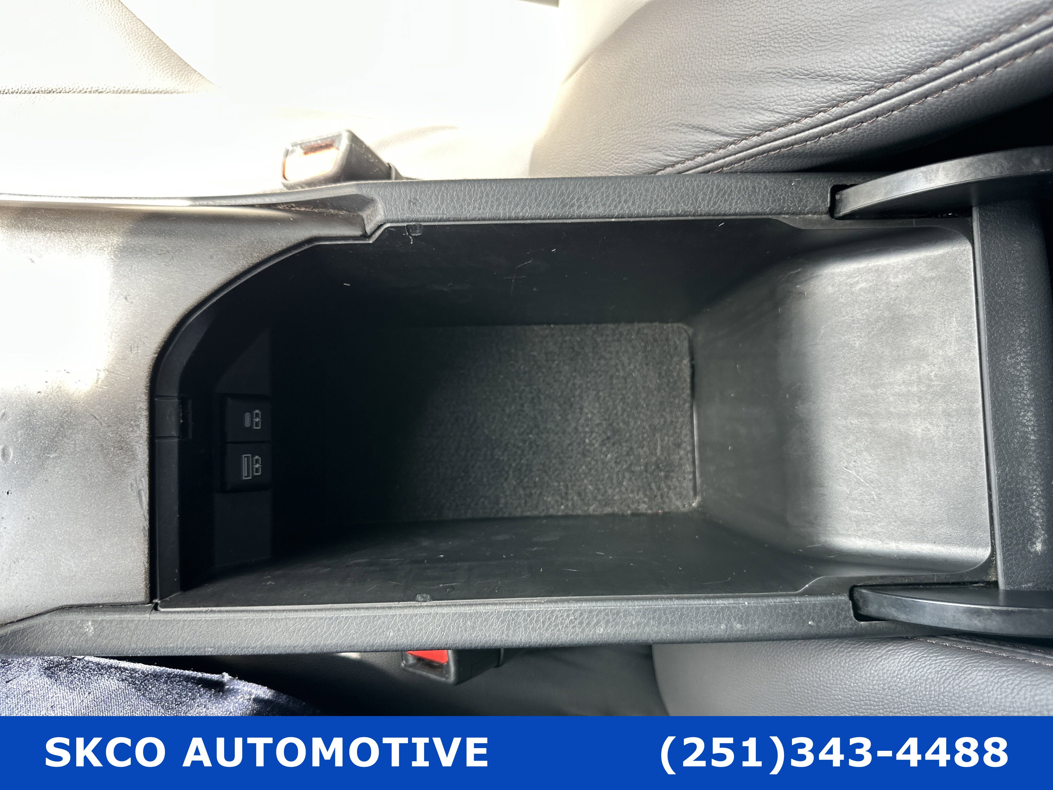 Used 2021 Toyota Camry SE FWD image 25