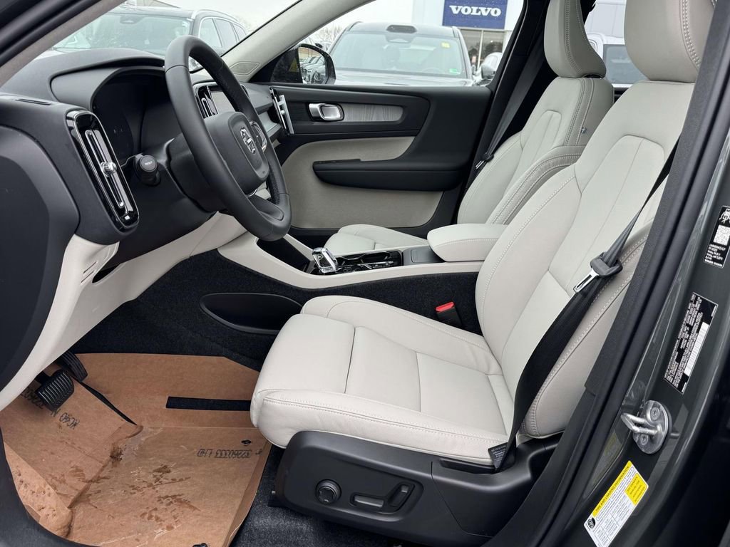 New 2026 Volvo XC40 B5 Plus w/ Protection Package Premier image 19