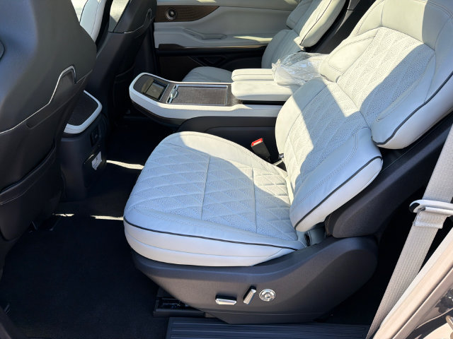 New 2027 Lincoln Navigator L Black Label AWD/4WD image 20