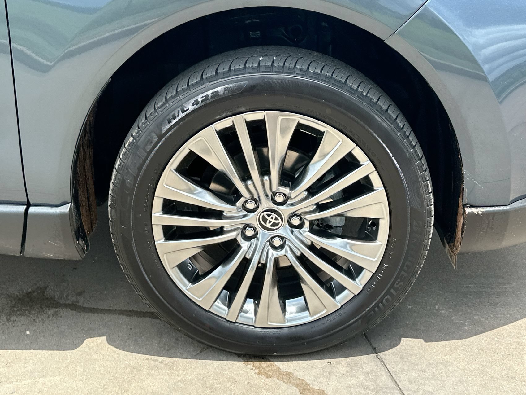 Used 2024 Toyota Venza XLE AWD/4WD image 10