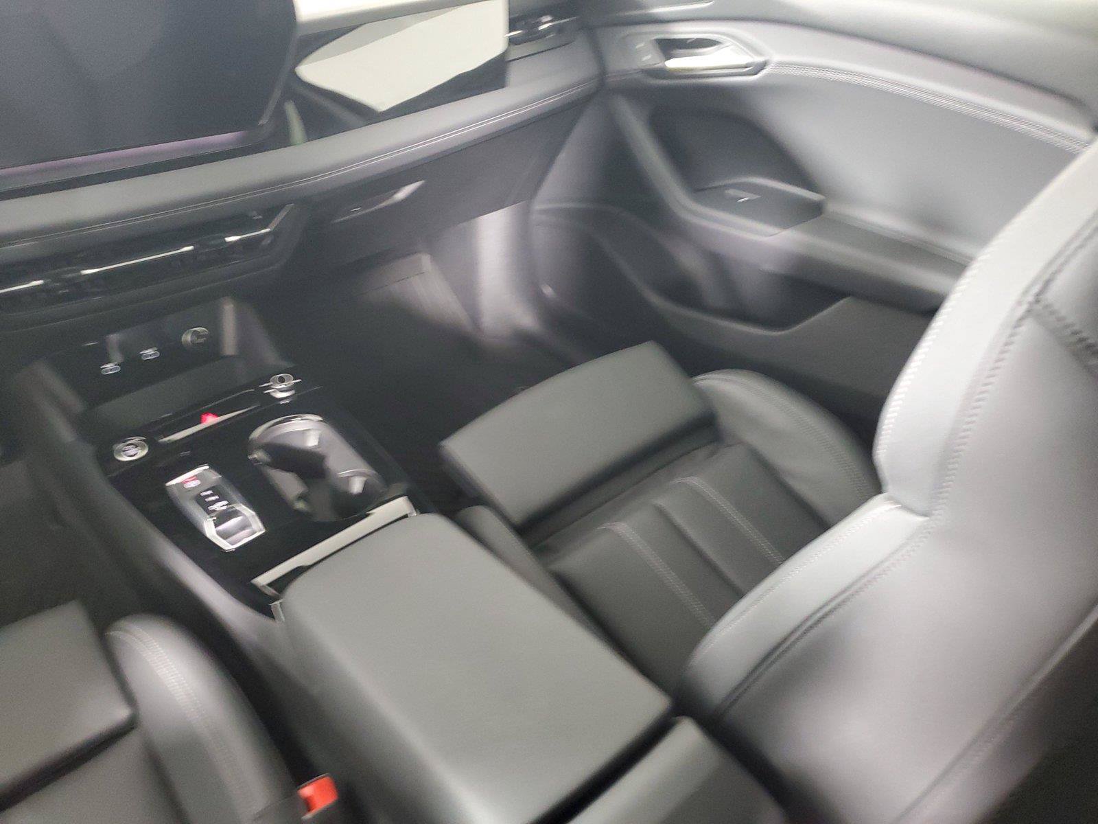 Certified 2025 Audi Q6 e-tron Premium Plus w/ Premium Plus AWD/4WD image 17