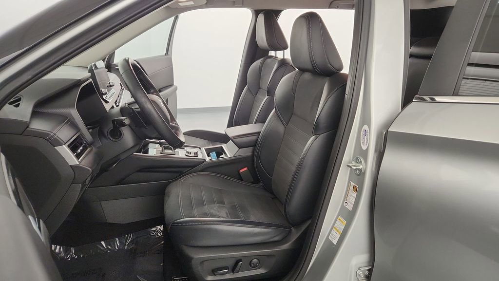 Used 2024 Mitsubishi Outlander SE image 14