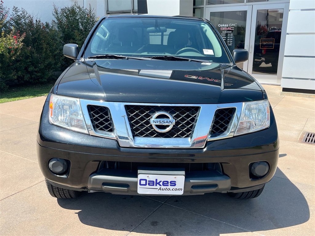 Used 2020 Nissan Frontier SV image 2