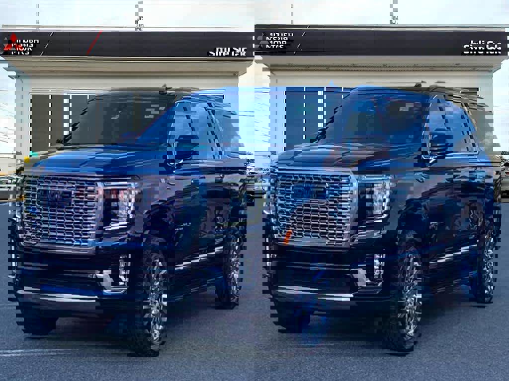 Used 2021 GMC Yukon XL Denali w/ LPO, Illumination Package image 1