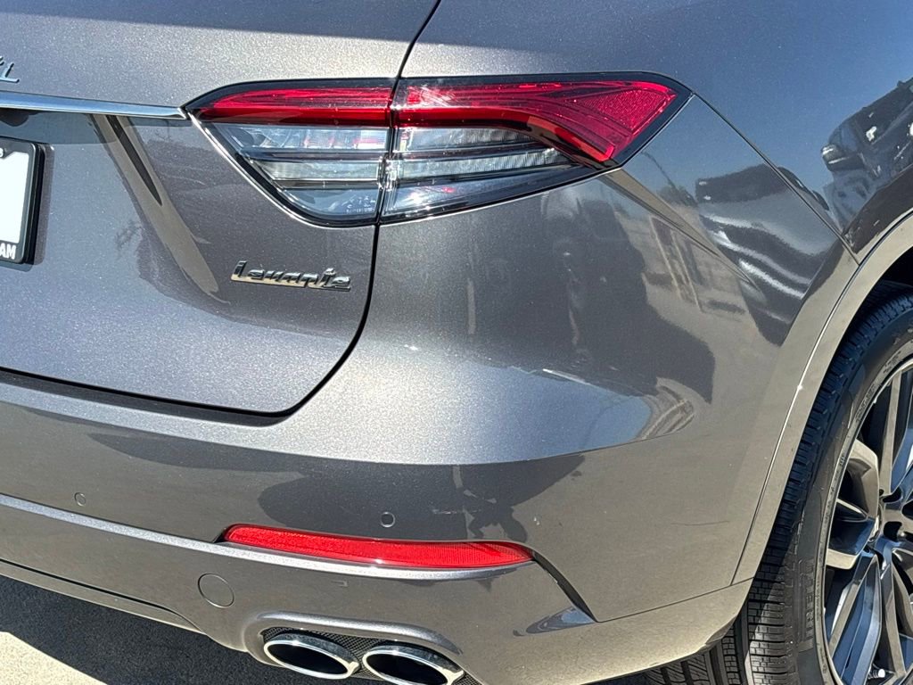 Used 2024 Maserati Levante GT Ultima image 6