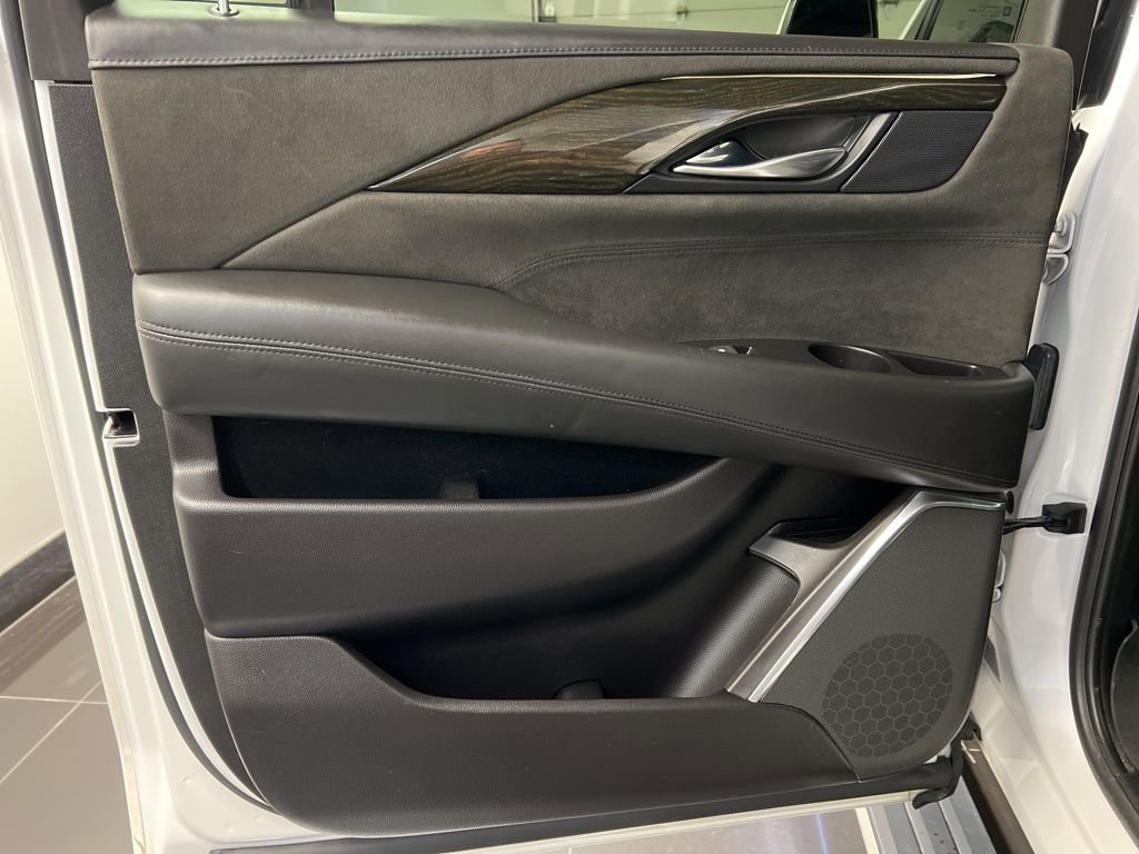 Used 2018 Cadillac Escalade ESV Platinum AWD/4WD image 41