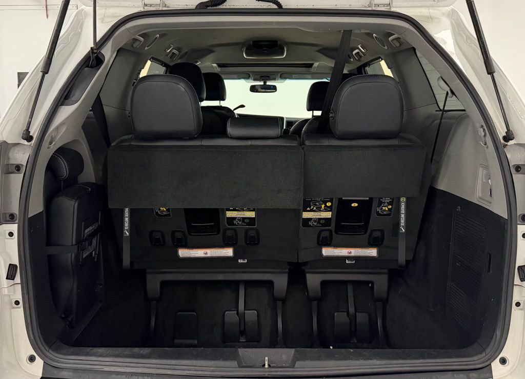 Used 2016 Toyota Sienna SE w/ SE Preferred Package FWD image 25