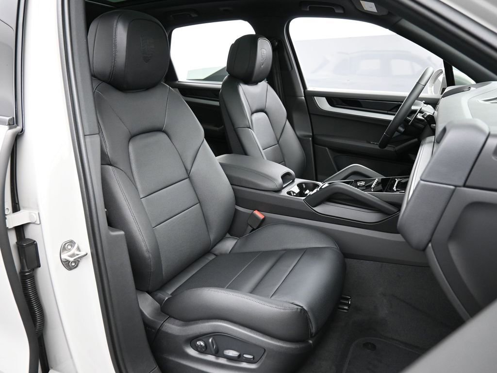 New 2026 Porsche Cayenne S image 32