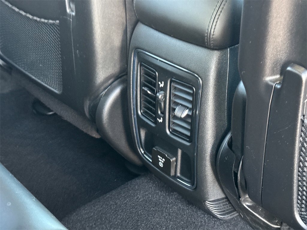 Used 2021 Jeep Grand Cherokee Laredo X image 16