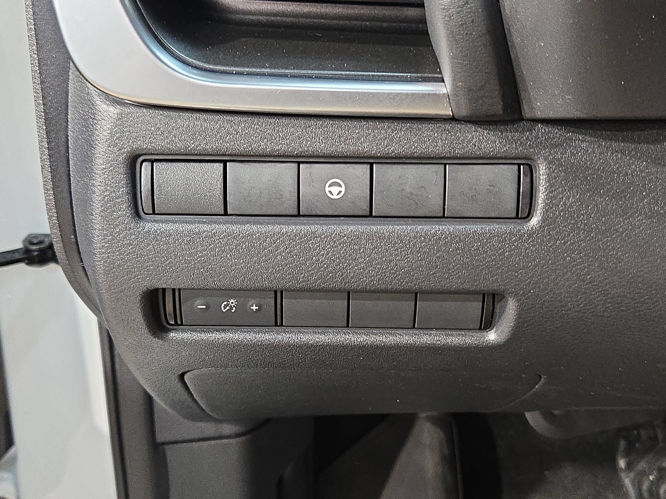 Used 2023 Nissan Rogue SV FWD image 25