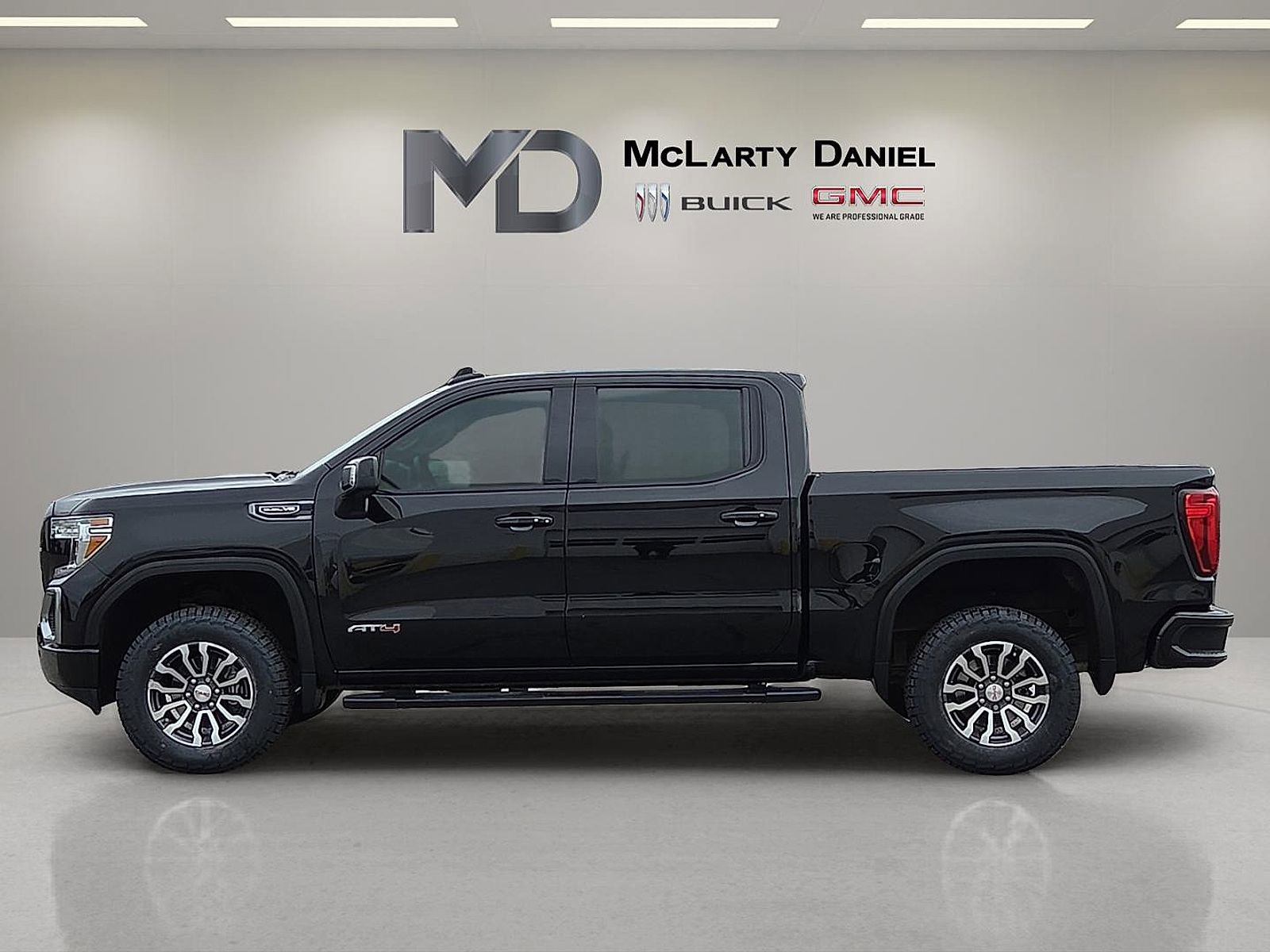 Certified 2019 GMC Sierra 1500 AT4 w/ AT4 Premium Package image 3