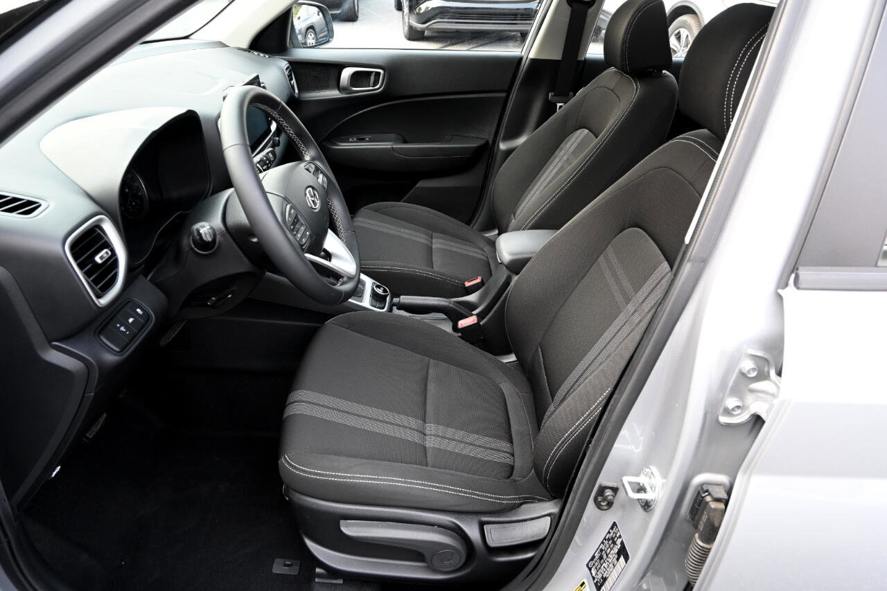 Used 2022 Hyundai Venue SEL image 15