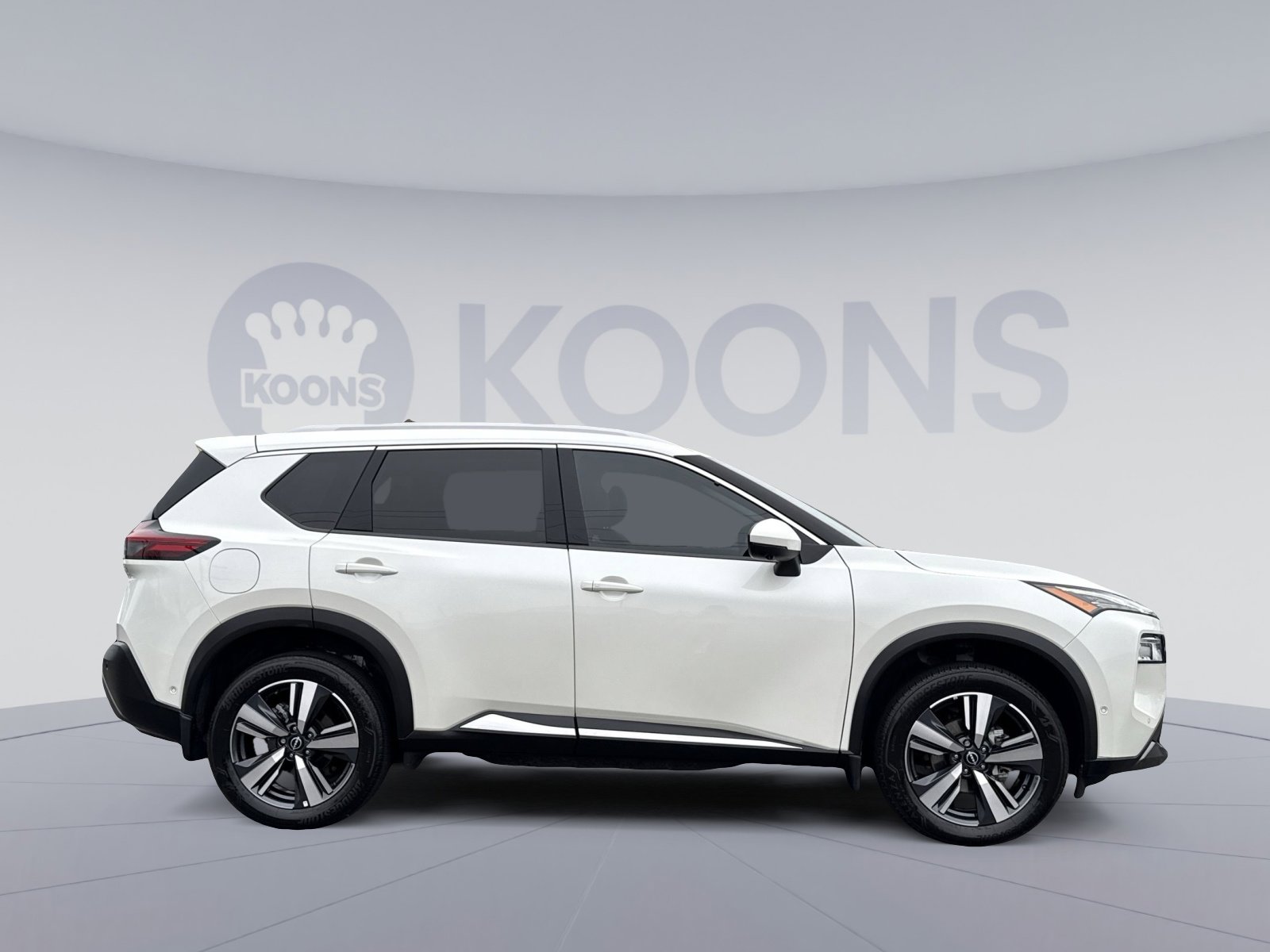 Used 2023 Nissan Rogue SL w/ SL Premium Package image 8