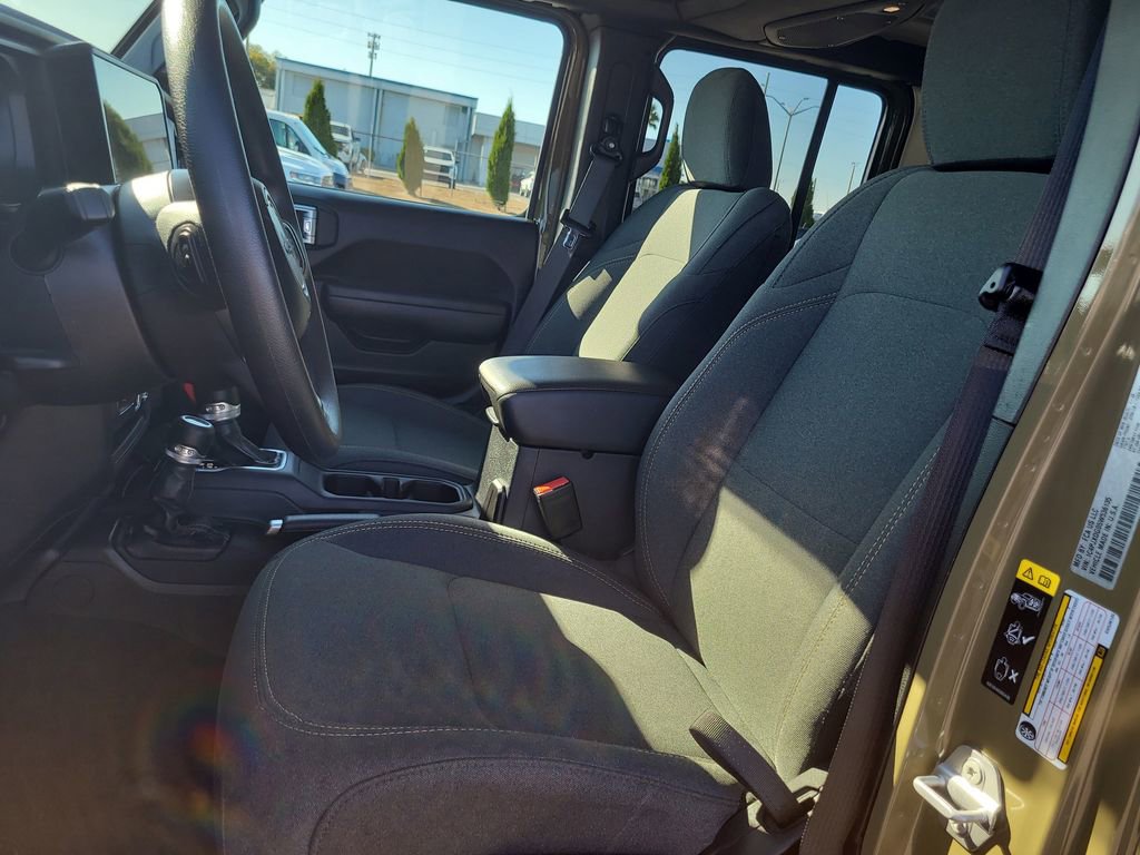 Used 2025 Jeep Wrangler Sport image 17